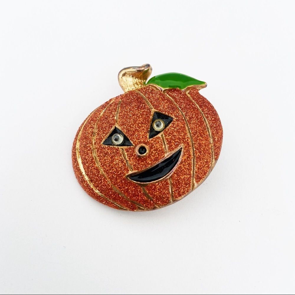Vintage Halloween pumpkin 🎃  Jack-O-Lantern brooch